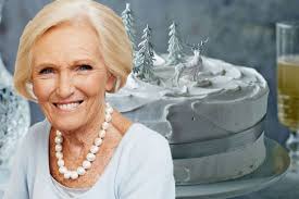 Mary berry is helping the duke and duchess of cambridge in a berry royal christmas on bbc. Mary Berry S Christmas Cake Recipe Great British Bake Off Judge Gives Her Quick And Easy Guide To The Ultimate Festive Cake Mirror Online