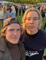 Hi everyone! We are two French girls who arrived in Sydney two months ago.  We've rented a van from December 21st to December 28th and are looking for  two travel buddies (preferably