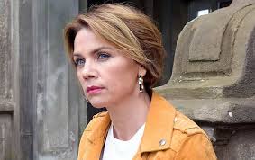 Gzsz Gisa Zach Hort Bei Gzsz Auf Darstellerin Erbost In 2020 Gzsz Darstellerin Daily Soap