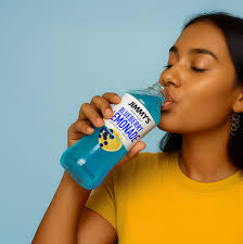 Looking for the perfect weekend cocktail companion? Let's mix things up! 🍸  Learn how to craft the perfect Green Apple Martini in just 3 easy steps.  Take a beaker and add all