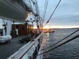 Upload, livestream, and create your own videos, all in hd. Bergen Nyheter Derfor Blir Statsraad Lehmkuhl Slept I Hjeltefjorden
