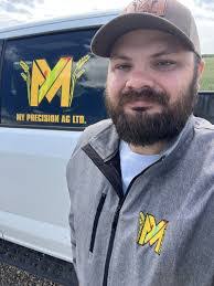 Larry Mountain's Instagram, Twitter & Facebook