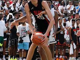 Redhawks guard jalen suggs just completed his freshman year at. Kentucky Basketball Recruiting Chet Holmgren Drawing Interest From Uk A Sea Of Blue