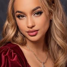 Alexandra Madera's Instagram, Twitter & Facebook