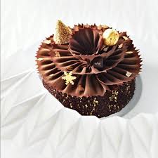 Feuille D Automne En Habits De Fetes Http Www Lenotre Com Chocolate Eat Dessert Food