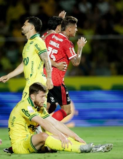 Flamengo atropela Mirassol e cola de vez no Palmeiras, l&iacute;der do Brasileir&atilde;o | CNN Brasil