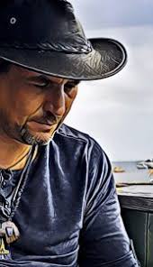 új embert, Férfit faragott belőlem. Minden amire vágytam szépen lassan  megadatott, és az álomból egyszer csak fényes valóság lett.” Hamza Zoltán,  BARNES Magyarország