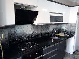 Mutfak tezgah arası cam panel · esenyurt, i̇stanbul. Siyah Su Damlacikli Tezgah Arasi Cam Mutfak Mutfak Tezgahi Siyah Tezgahlar