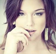 She is an actress, known for wounded past (2016), land of the strong (2018) and orphans of a nation (2019). Fa Club Alice Wegmann Home Facebook