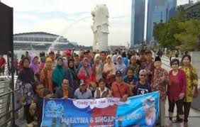 Begitu besarnya jasa kedua orang tua, terutama ibu, sehingga apapun yang kita lakukan untuk berbakti kepada kedua orang tua tidak akan dapat membalas jasa keduanya. Bernas Id 6 Aksi Mulia Pelajar Membalas Jasa Kepada Guru Nomor 4 Membuat Guru Bangga