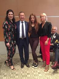 Bugün lütfü türkkan'ın kızı dilara türkkan'ın yılbaşı partisi tepki topladı. Lutfu Turkkan On Twitter Bugun Kabatas Erkek Lisesi Nde Katledilen Aydin Ahmet Taner Kislali Nin 60 Mezuniyet Yili Plaketini Kizi Dilhan Ve Esi Nilufer Kislali Aldi Https T Co Rahknrh861