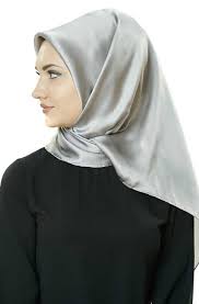 Aker Duz Renkli Ipek Esarp Modelleri Moda Tesettur Giyim Moda Esarp Giyim