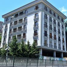 Zaten örnek dairede gösterilen evi teslim edemedikleri, bir çok malzemeden aldıkları gibi asansörleri de güvensiz bir. Keten Insaat Firmasi 3dkonut