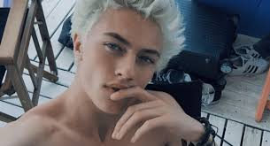 25 Selfie Tricks to Steal from Lucky Blue Smith