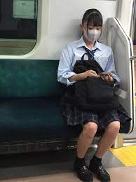 画像】電車で座ってる女子高生の対面からスマホで盗撮奴ちょっと来なさい | JKちゃんねる|女子高生画像サイト