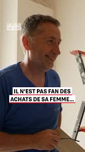 Alors que sa femme perpétue la tradition avec un lancer de bouquet de  fleurs, Éric l'imite en lançant... du saucisson ! « Mariages plus vieux,  mariages heureux ! » 📺 #UnJourUnDoc, du