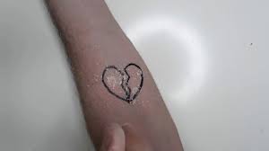Anlamı olan dövme modelleri, ailevi bir rakam, isim, aslan, kafatası, anka kuşu veya kurt dövmesi harika bir karar olabilir. Kalemle Evde Kalici Dovme Nasil Yapilir How To Make Permanent Tattoo At Home With Pen Diy Tatto Youtube