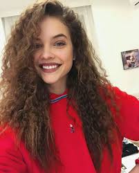 Barbara Palvin With Curly Hair Barbara Palvin Kumral Saclar Guzellik