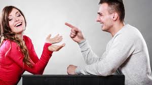 Dies ist bei frauen eine sehr erogene zone, wodurch du sie sehr schnell richtig heiß auf dich machst. Korpersprache Der Frau Beim Flirten Deuten Ist Sie Verliebt In Dich