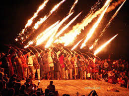 In augustus (week 32) wordt het middeleeuwse festival medeltidsveckan (middeleeuwse week) gehouden. Medeltidsveckan Medeltidsveckan Twitter