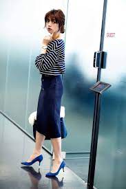 スタイリスト小山田早織さんのカンタンお仕事服テク 柄を着たってデキる人 池田エライザがおしゃれolに変身します with online 講談社公式 恋も仕事もわたしらしく ファッションアイデア 女性のファッション ファッション