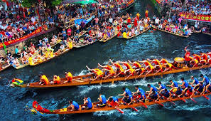 The dragon boat festival (duanwu festival, duānwǔ jié, double fifth, tuen ng jit) is a traditional holiday that commemorates the life and death of the famous chinese scholar qu yuan (chu yuan). Where Do Dragons And Boats Meet At China S Oldest Festival Hutong School