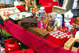 Der flohmarkt am naschmarkt ist eine institution mit breitem angebot an antiquitäten, liebhaberstücke, souvenirs und ramsch. Flohmarkt Bonn Rheinaue Schonster Trodelmarkt In Nrw Travel On Toast