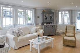 #esstisch cphdeux von #haydesign, schwarzes #marmorbrett und #glasvase von @hubschinterior #midsommerwiesbaden #midsommerwiesbaden #lederstuhl. Ferienwohnungen In Timmendorfer Strand Dicht Am Strand Teilweise Mit Meerblick In Haus Midsommer