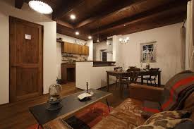 リビングドアの小さなガラスデザイン デザイン オシャレ おしゃれ ラフェルム 木の家 ドア かわいいお家 カワイイお家 田舎 素朴 プティ 落ち着いた雰囲気 木の天井 こだわりの家 重厚感 インテリア アンティーク 暮らし マイホーム 家づくり インスタ 暮ら リビング