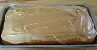 Le Plus Moelleux Et Certainement Le Plus Decadent Des Gateaux Aux Bananes Glaces Au Caramel Desserts Sugar Free Cake Recipes Sweets Desserts