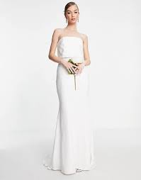 Scegli l'abito da sposa ideale in pizzo o con le spalle scoperte per il tuo giorno indimenticabile. Lnmiplkguhukjm