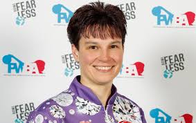 Shannon Pluhowsky rolled into the lead at the QubicaAMF Worldwide PWBA  Players Championship with 280 in her final game, taking over the top spot  from Cherie Tan with a 4,265 total (236.94