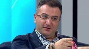 Kısaca hayatı ve biyografi bilgileri. Peker Haftalik Programini Acikladi Pazar Gunune Randevu Verdigi Cem Kucuk Ten Geri Vites Boldmedya