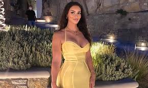 Последние твиты от sophie brussaux (@sophiebrussaux). Drake S Baby Mama Sophie Brussaux Accidentally Shows Too Much In Yoga Video With Her Son Adonis Graham Us Daily Report