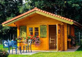 Das ferienhaus besteht aus 2 separaten schlafzimmern, 1 bad und einem wohnzimmer. Klassische Gartenblockhauser Nach Mass Hummel Blockhaus