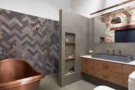 Moderne Bader Mit Granit Fliesen Und Dusche Mit Freistehender Badewanne Aus Kupfer Aufsatzb Moderne Badezimmerideen Moderne Bader Modernes Badezimmerdesign