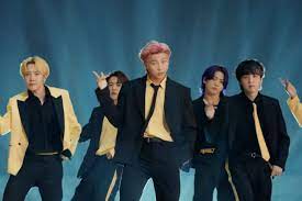 Photocard case set (2 versions) + 2 random photocards of each member weverse gift 2: Bts Breaks Youtube Premiere Record Drops Butter People Com