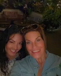 Carly Rinearson's Instagram, Twitter & Facebook