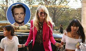 Un bon moyen de s'occuper après plus d'une semaine de confinement dans leur villa de los angeles. Laeticia Hallyday Mauvaise Mere Pour Jade Et Joy Ce Que David Lui Reproche Voici