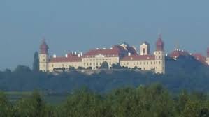 Founded in 1083, the abbey was devastated by fire in the early 18th century and so sports an impressive baroque interior. Stift Gottweig Bild Stift Gottweig In Furth Bei Gottweig