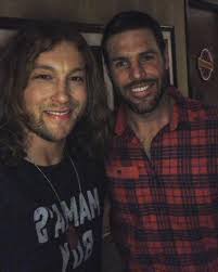 This woman's voice is unreal. Absolute pleasure meeting one of country  music's finest tonight back stage at the Grand Ole Opry, thank you for  taking the time @carrieunderwood and was a pleasure