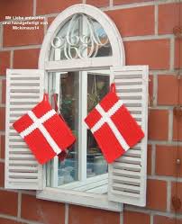 Auf der flagge des königshauses und der kriegsflagge wird stattdessen eine etwas dunklere version, das so genannte krapprot, verwendet. Topflappen Flagge Danemark Holiday Decor Crochet Potholders Christmas Stockings