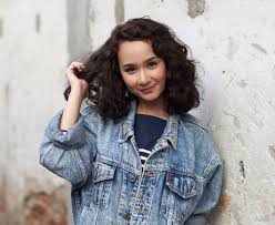 Lily colins shaggy bob haircut for thick hair. Shoulder Length Hairstyles 30 Looks For Filipinas