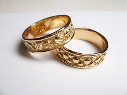 À la recherche de vos futures alliances de mariage? Comment Bien Choisir Sa Bague De Mariage Mes Parfums