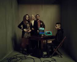 Mr Robot Saison 2 Robot Saison 4 Hopefully after last years win for rami malek as outstanding lead actor at the mr. pinterest