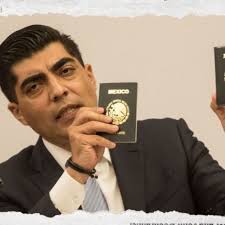 SRE suma nueva 'baja': Carlos Candelaria renuncia a dirección de Oficinas  de Pasaportes