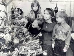 Lord lucan married veronica duncan in 1963 and they had three children together, before divorcing in 1972. Lord Lucan Son Rubbishes Claims He S Been Found In Australia Daily Mail Online