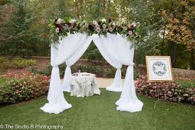 An Atlanta Ballroom Wedding With Plenty Of Glamorous Touches Atlanta Wedding Venues Jewish Wedding Ballroom Wedding