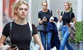 See pictures and shop the latest fashion and style trends of nicola peltz, including nicola peltz wearing classic jeans, ripped jeans, boyfriend jeans and more. Brooklyn Beckham S Partner Nicola Peltz And Her Mother Twin In Chic Outfits As They Step Out In Ny Daily Mail Online