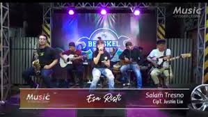 Chord dasar kunci gitar & lirik lagu ©chordtela.com. Lirik Lagu Dan Chord Gitar Esa Risti Salam Tresno Videonya Trending Di Youtube Musik Maung Bandung